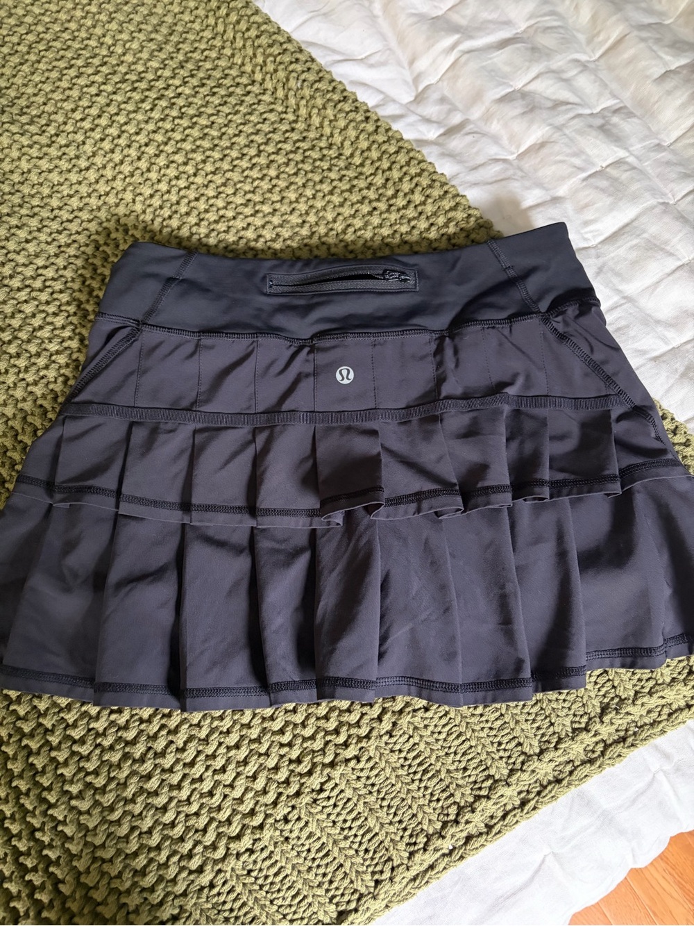 Women's Lululemon Pace Setter skirt skort 6 Black tennis tiered zipper pocket - Picture 3 of 4